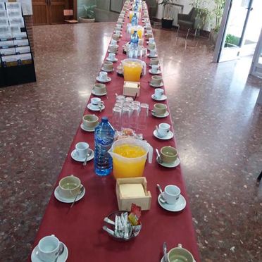Los Tendis Mesa con tazas