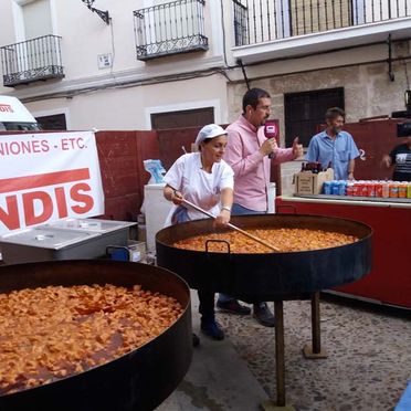 Los Tendis Preparación de comida para evento en la calle