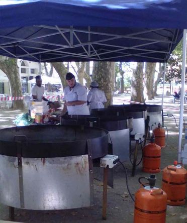 Los Tendis Cocinero cocinando con gas