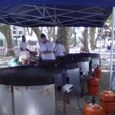 Los Tendis Cocinero cocinando con gas
